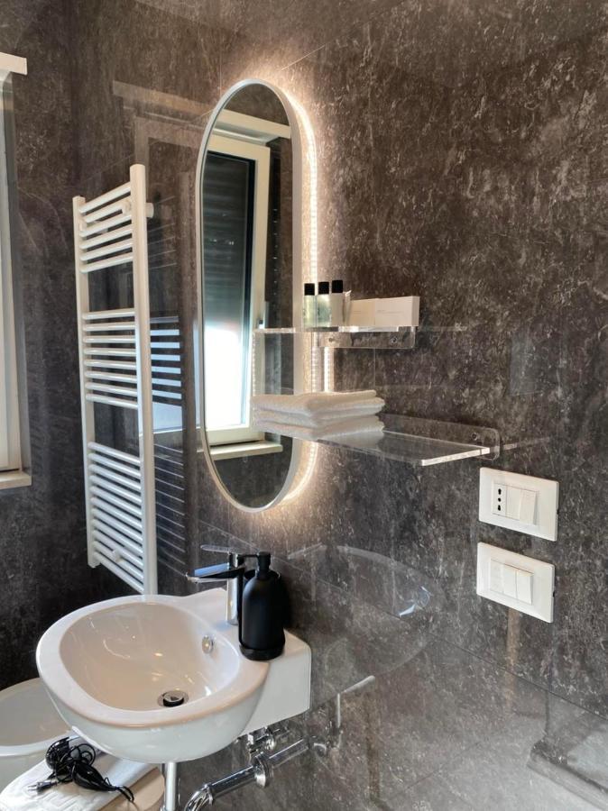 Dizeta Suite And Apartment Salerno Bagian luar foto